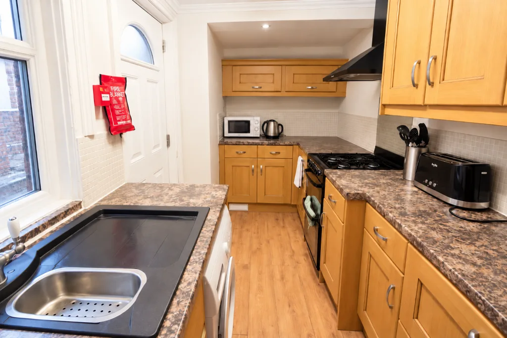 5 bedroom terraced house for rent