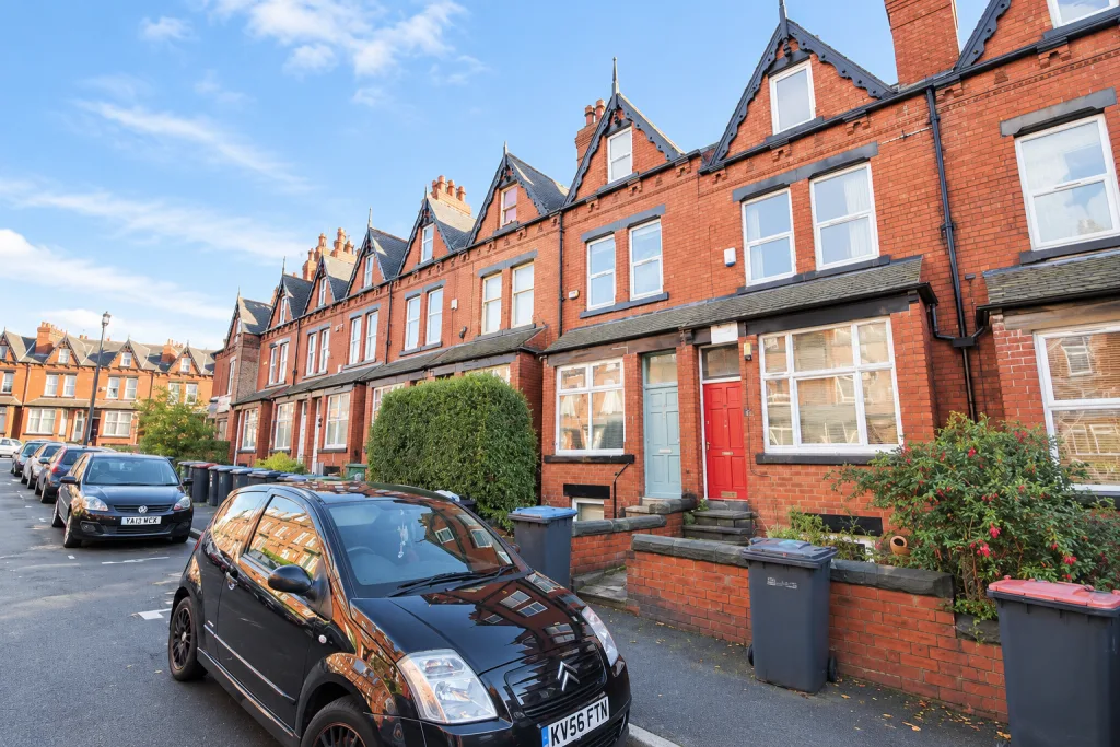 5 bedroom terraced house for rent