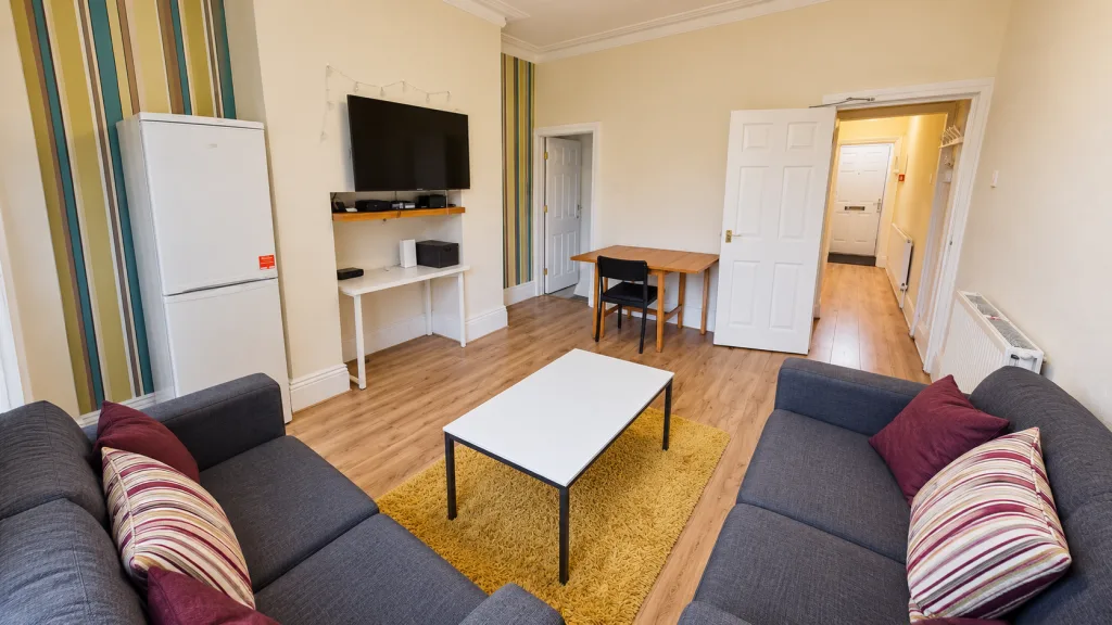 5 bedroom terraced house for rent