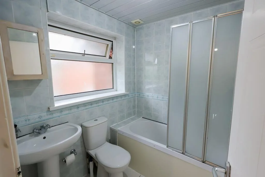 5 bedroom semi-detached house for rent