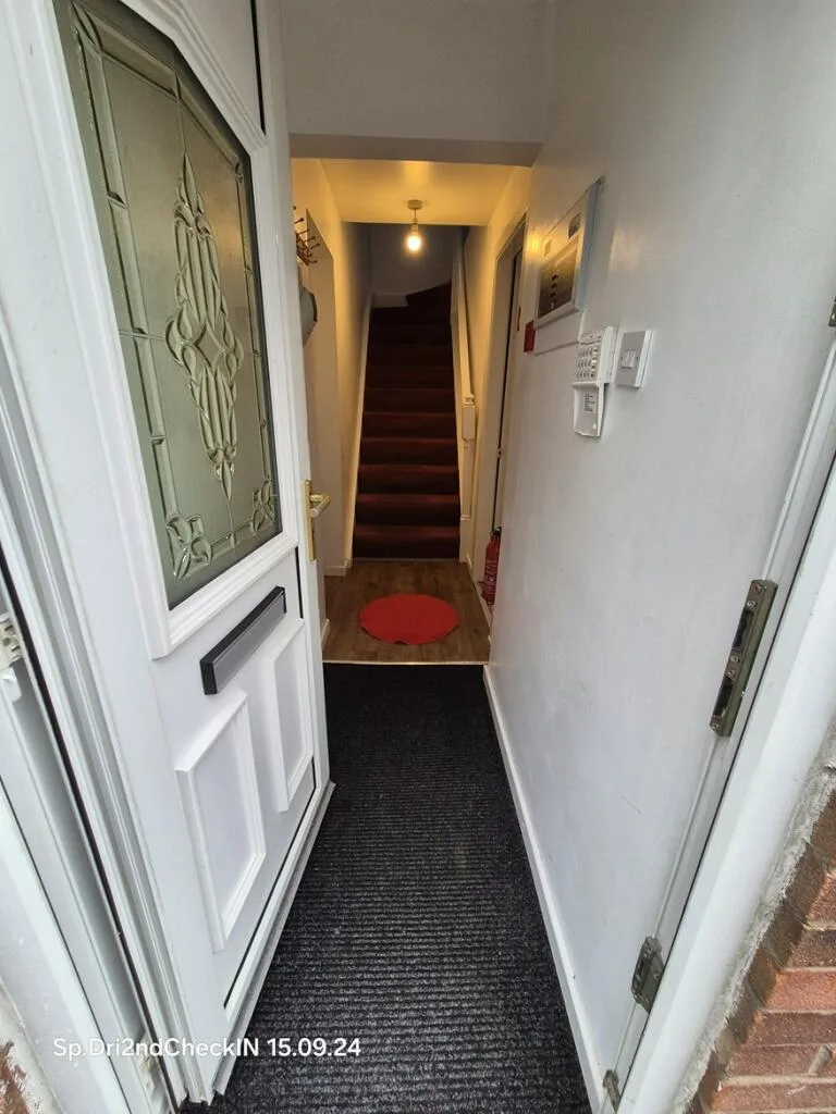 5 bedroom semi-detached house for rent