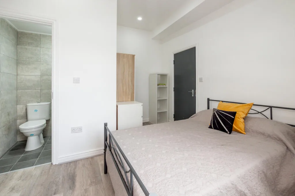 5 bedroom terraced house for rent
