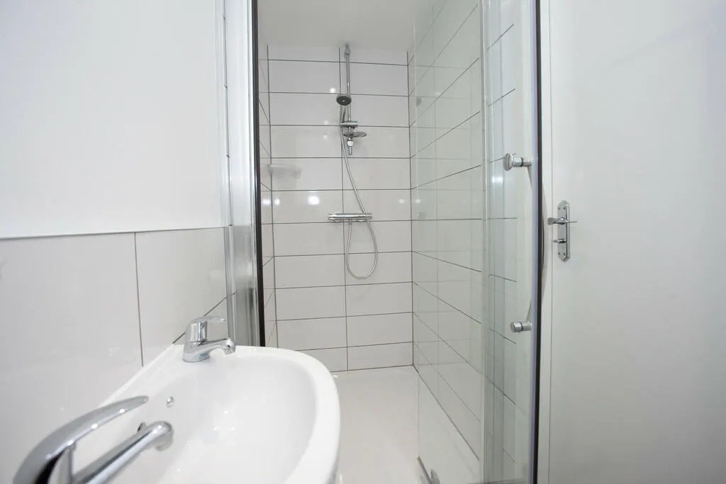5 bedroom terraced house for rent