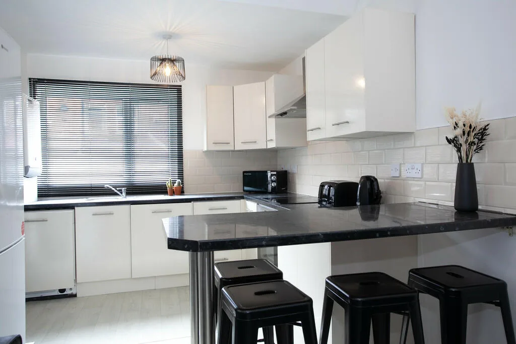 5 bedroom terraced house for rent