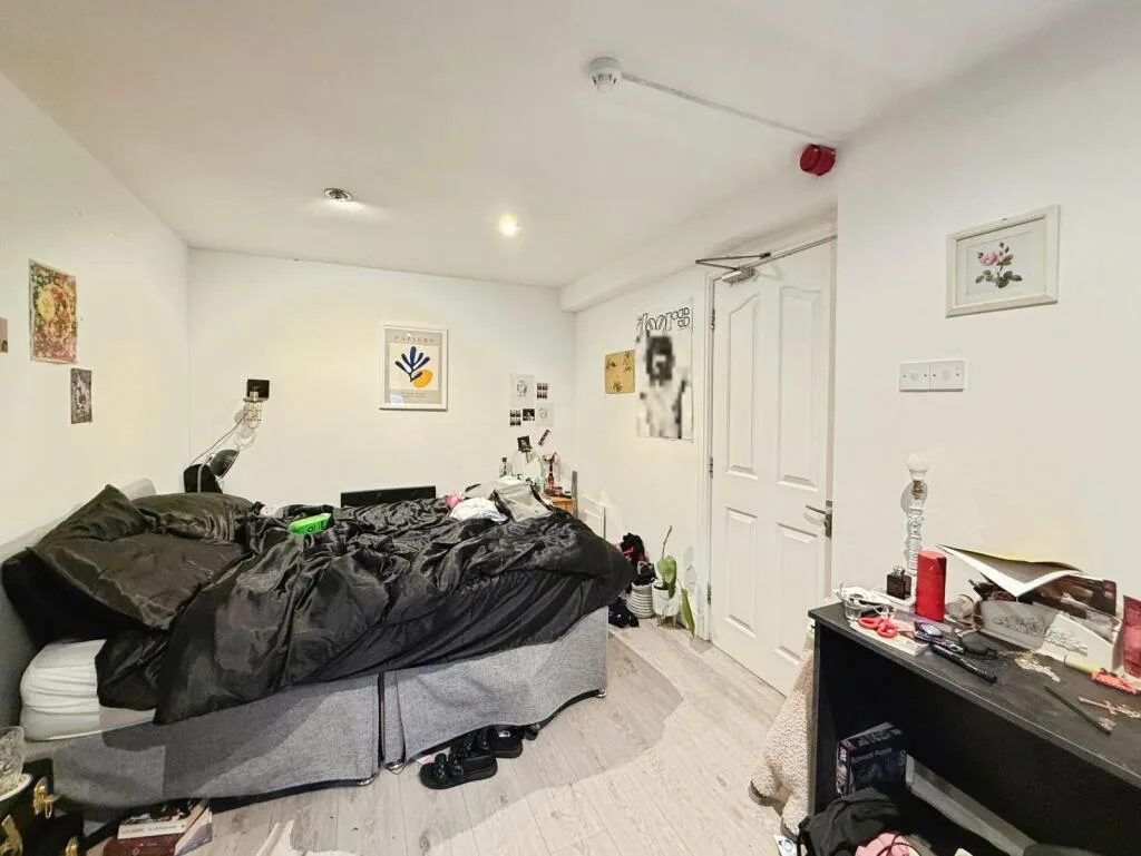 6 bedroom terraced house for rent