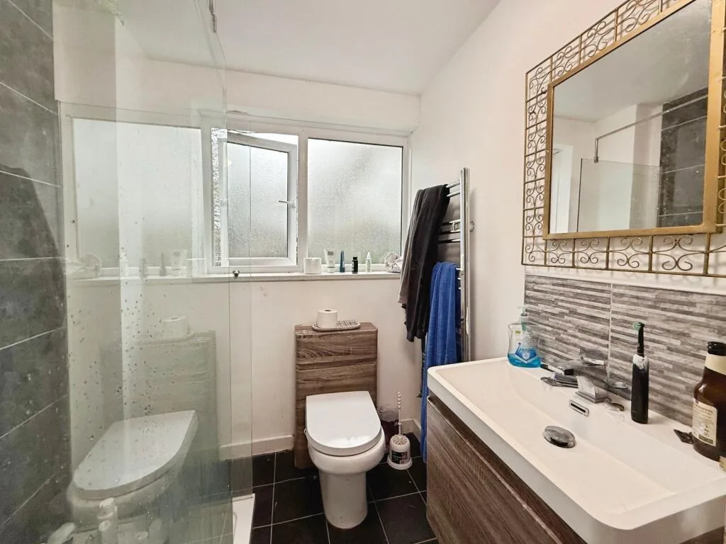 6 bedroom terraced house for rent
