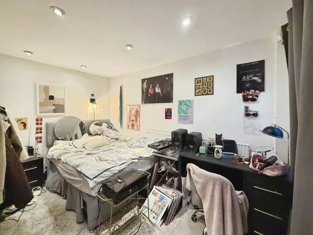 6 bedroom terraced house for rent