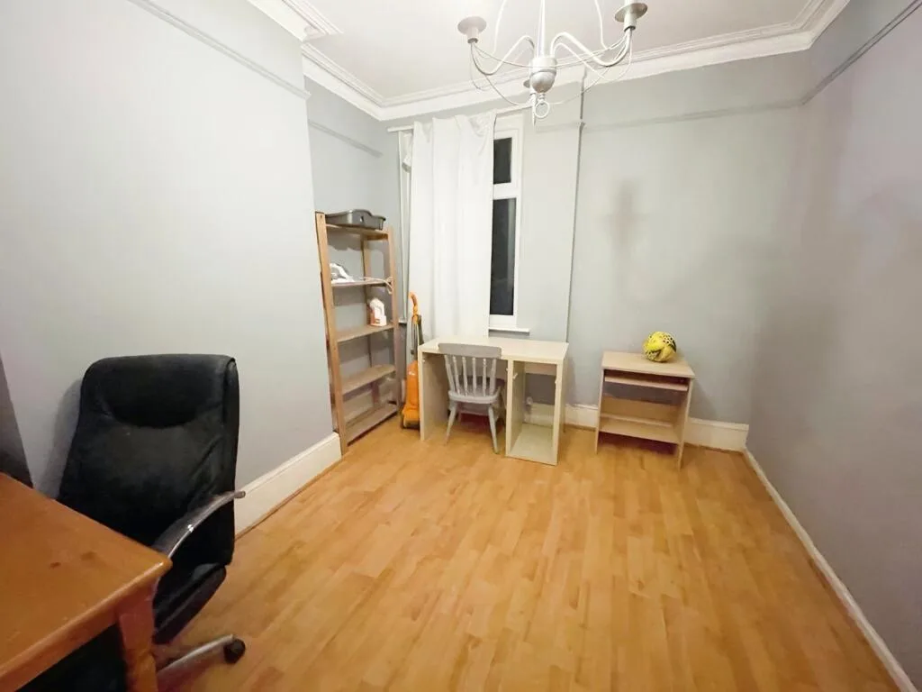 5 bedroom terraced house for rent