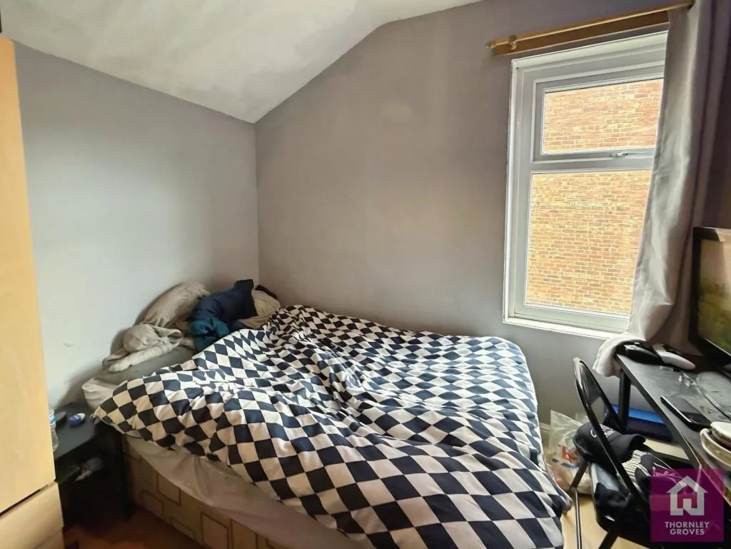5 bedroom terraced house for rent