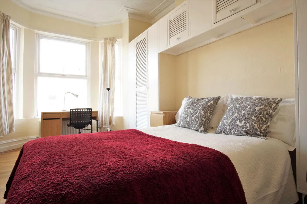 8 bedroom terraced house for rent