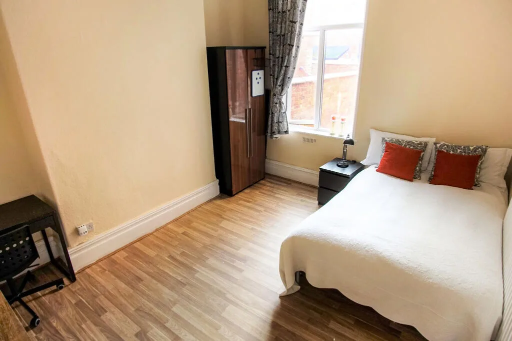 8 bedroom terraced house for rent