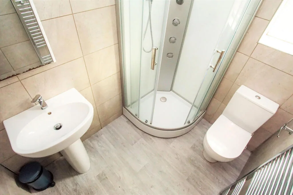 8 bedroom terraced house for rent