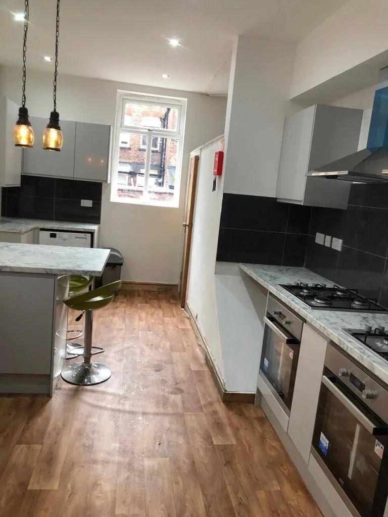 8 bedroom terraced house for rent