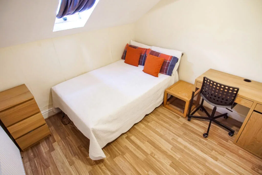 8 bedroom terraced house for rent