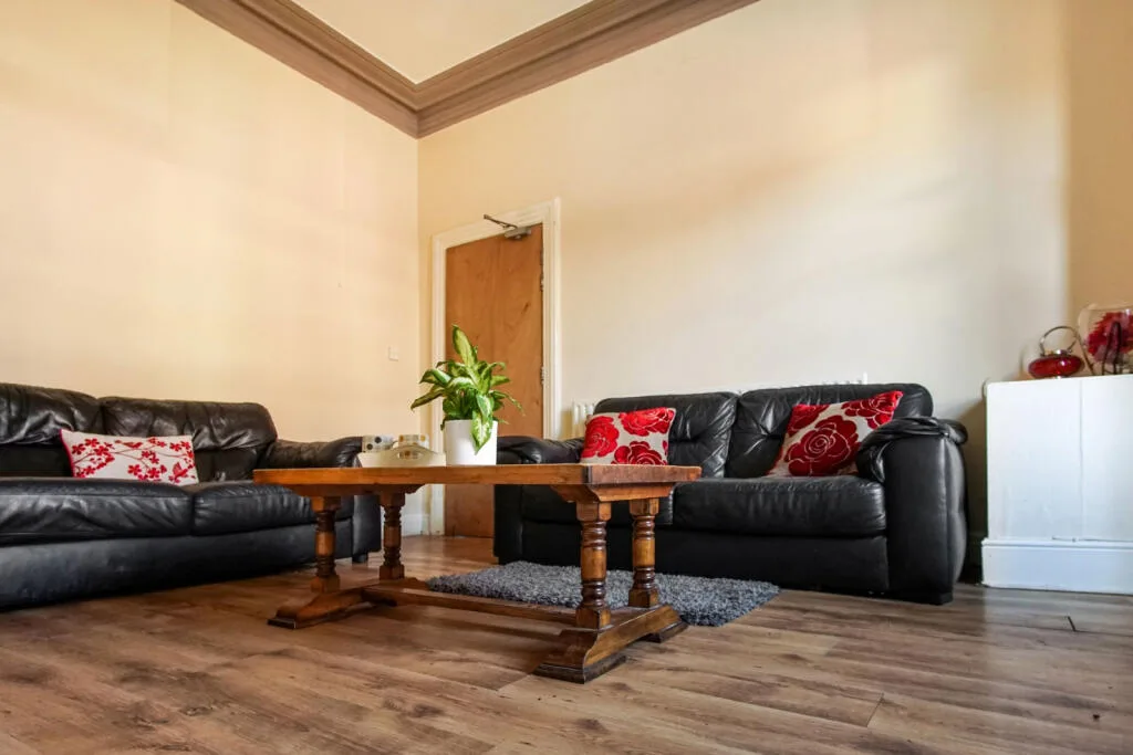 8 bedroom terraced house for rent
