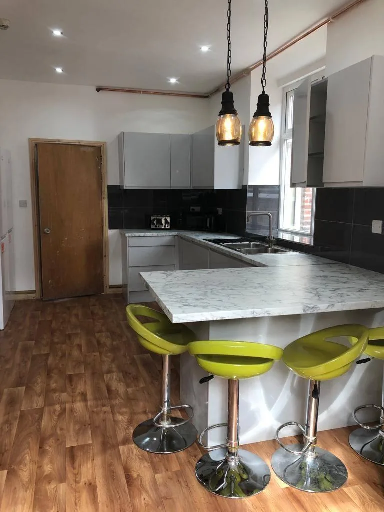 8 bedroom terraced house for rent