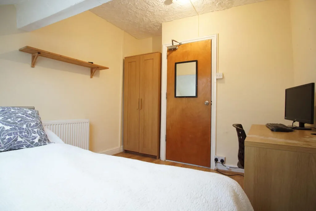8 bedroom terraced house for rent