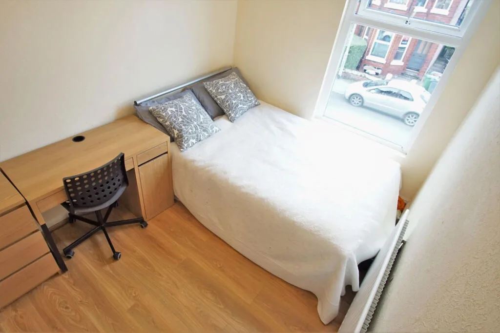 8 bedroom terraced house for rent