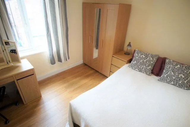 8 bedroom terraced house for rent