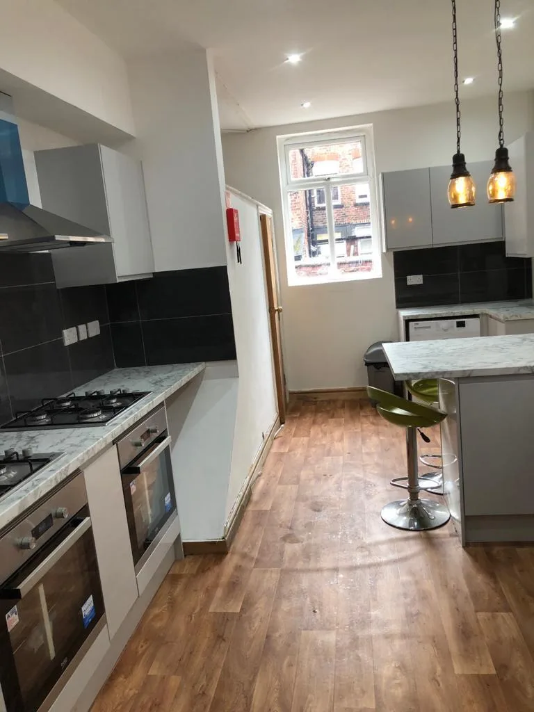 8 bedroom terraced house for rent