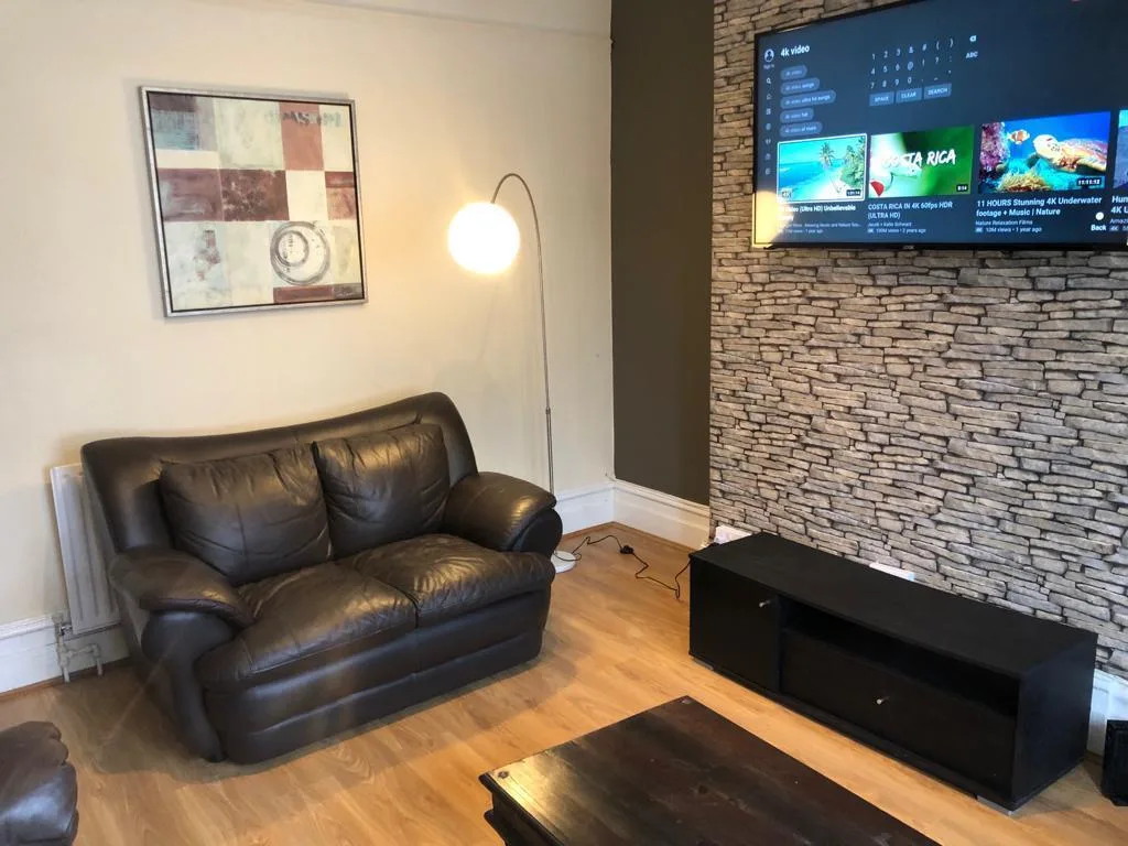 8 bedroom terraced house for rent