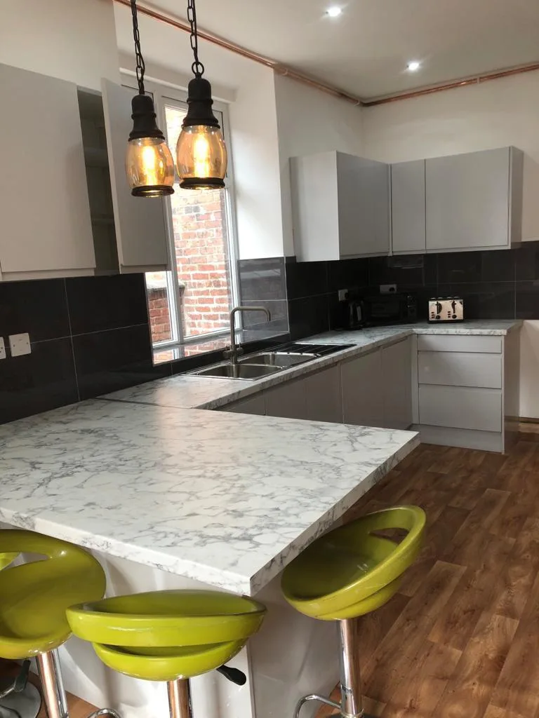 8 bedroom terraced house for rent