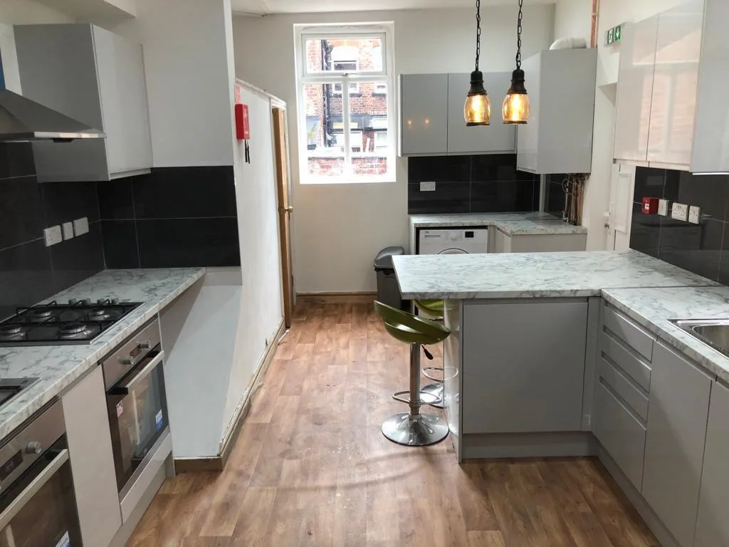 8 bedroom terraced house for rent