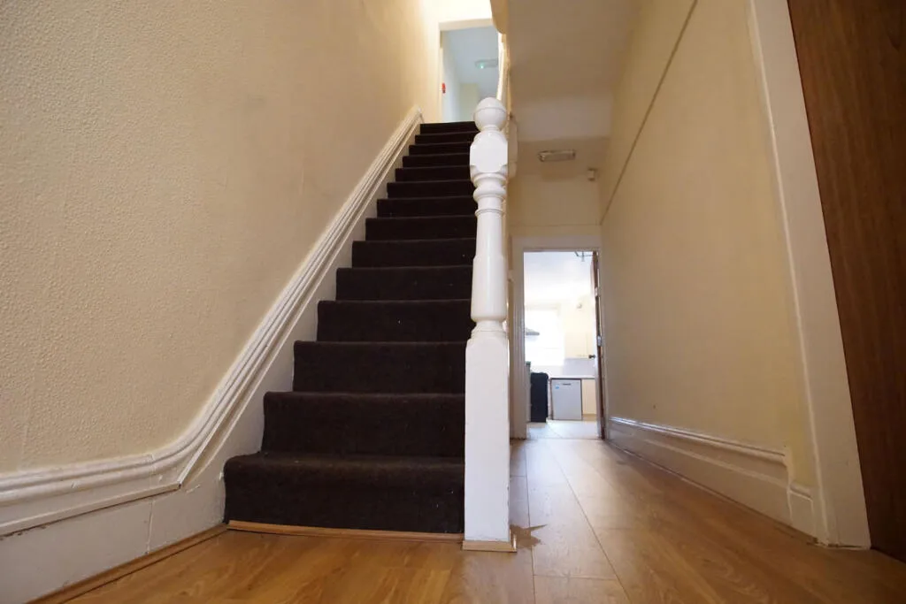 8 bedroom terraced house for rent