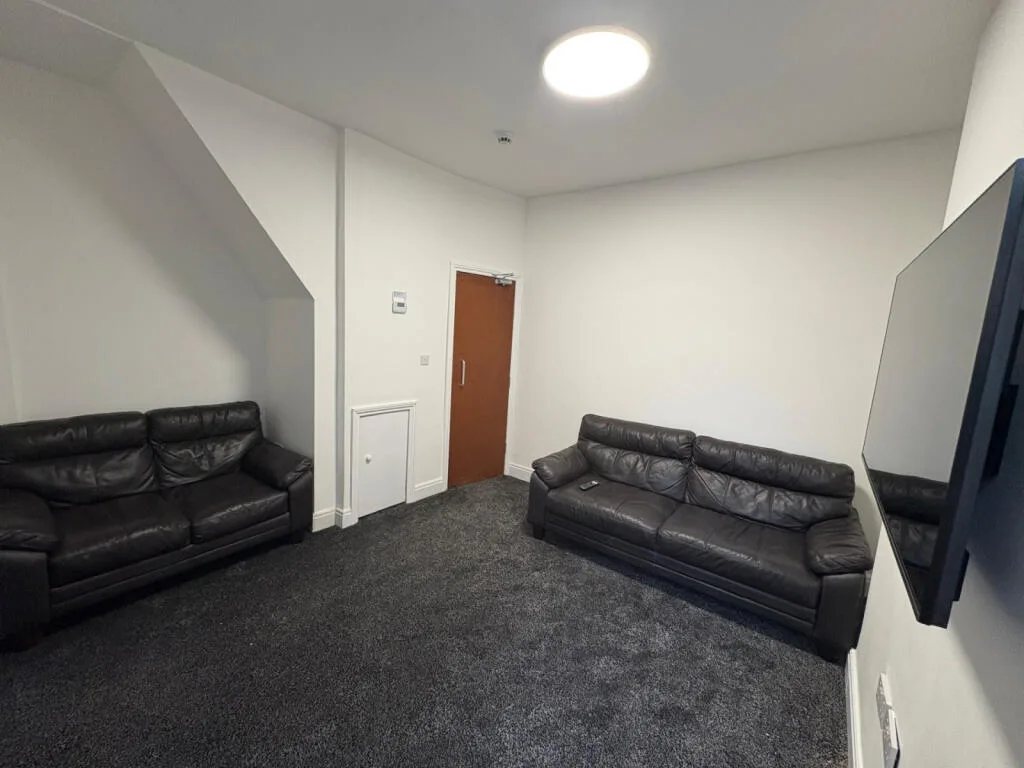 5 bedroom terraced house for rent