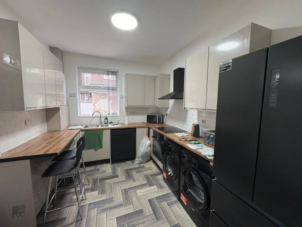 5 bedroom terraced house for rent