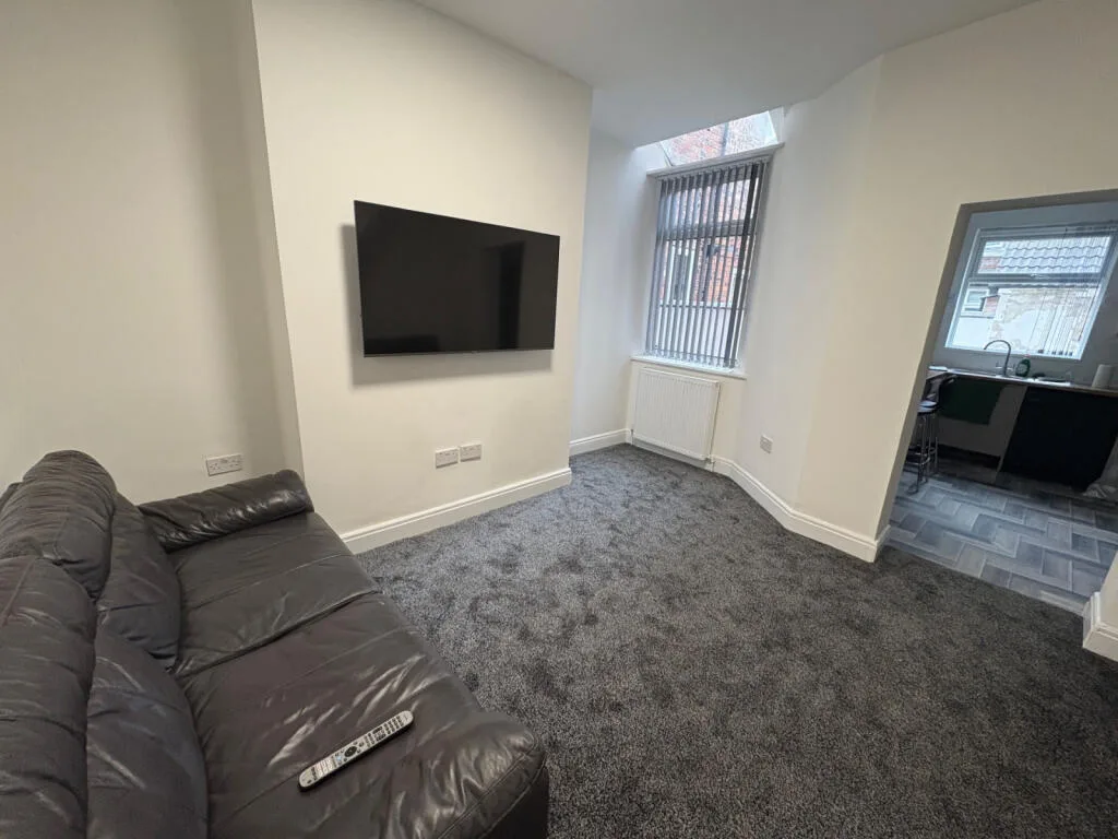 5 bedroom terraced house for rent