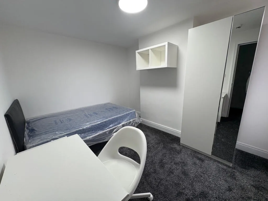 5 bedroom terraced house for rent