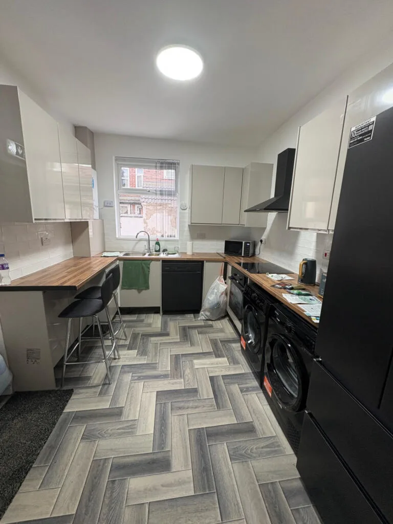 5 bedroom terraced house for rent