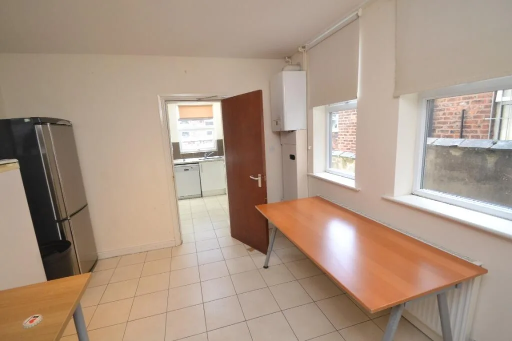 9 bedroom terraced house for rent