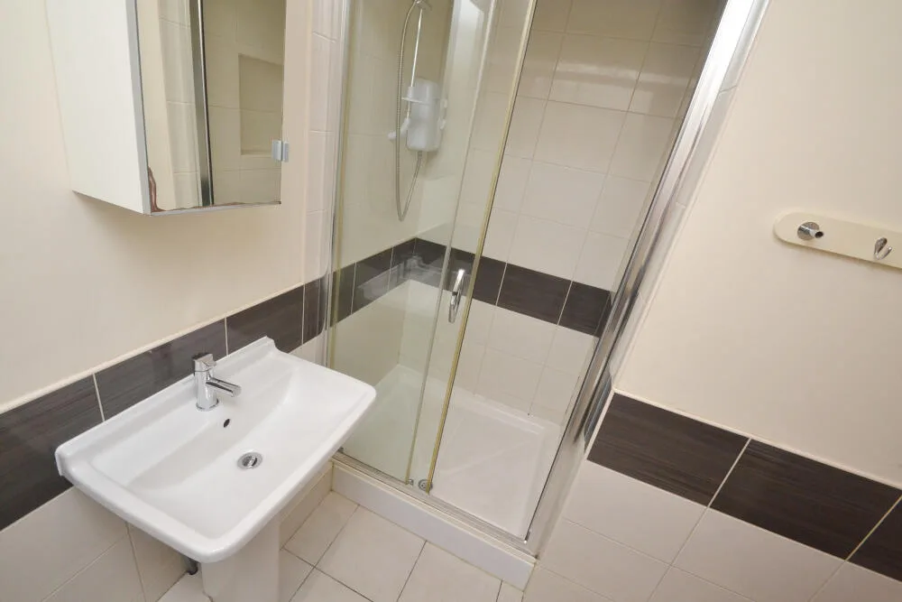9 bedroom terraced house for rent