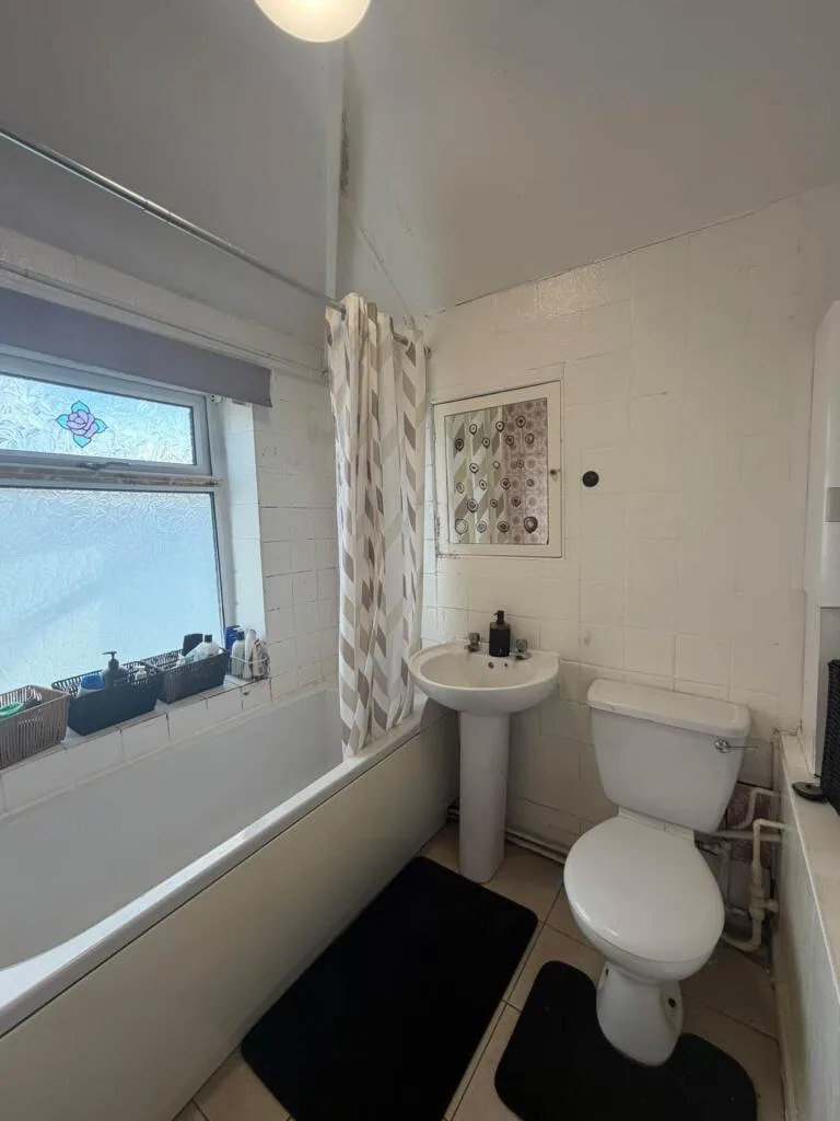 3 bedroom semi-detached house for rent