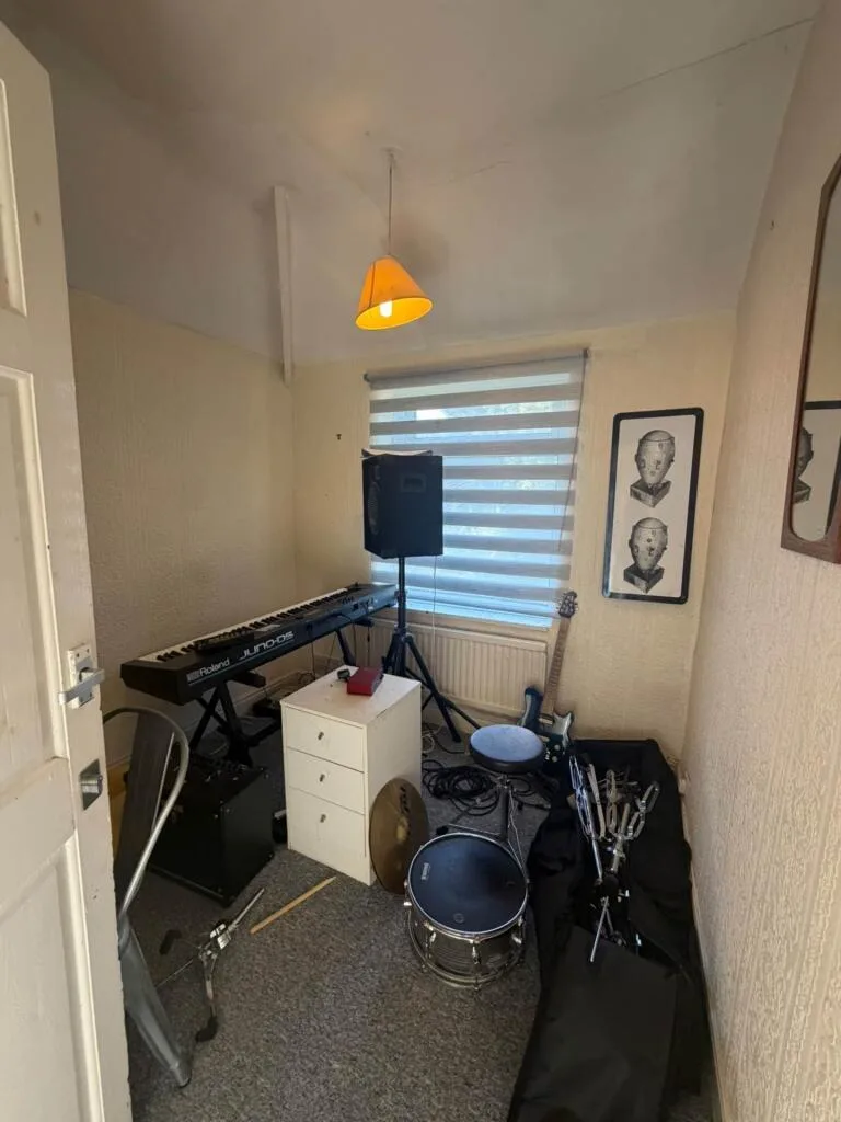3 bedroom semi-detached house for rent