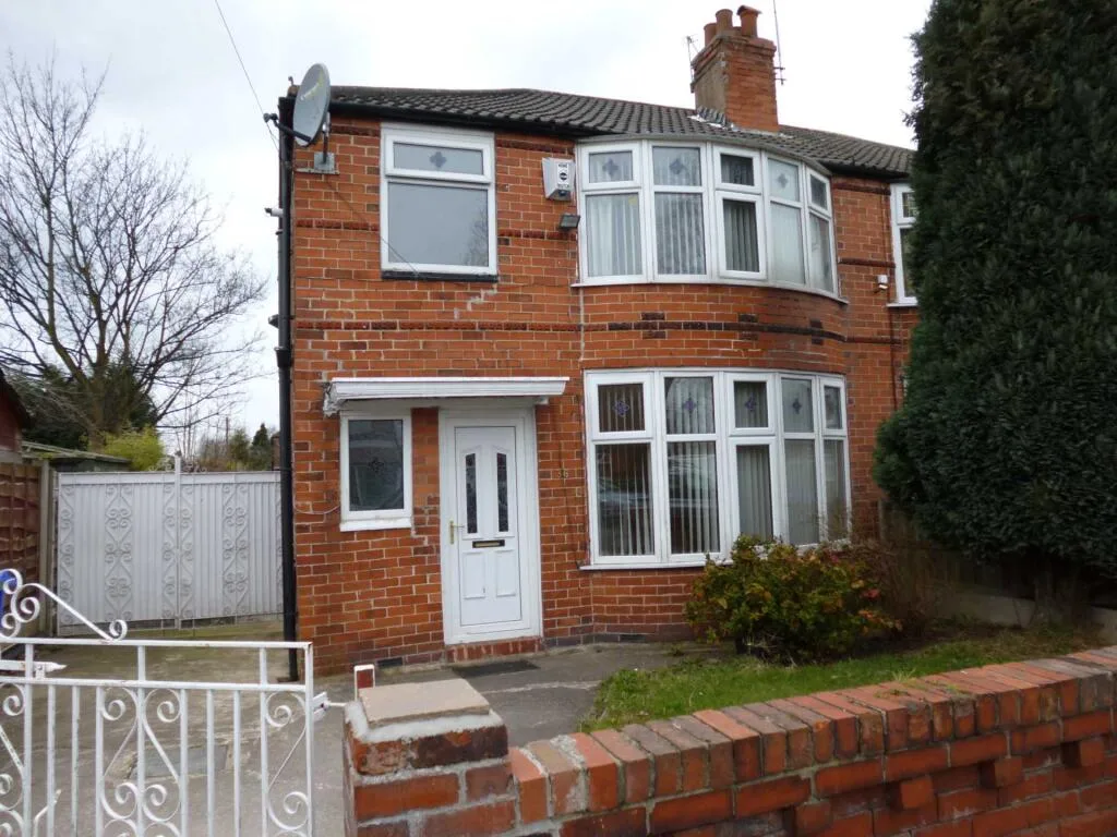 3 bedroom semi-detached house for rent
