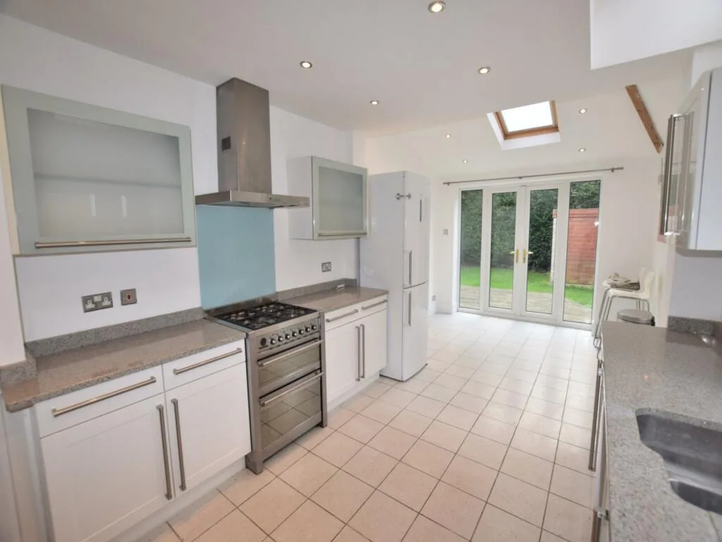 3 bedroom semi-detached house for rent