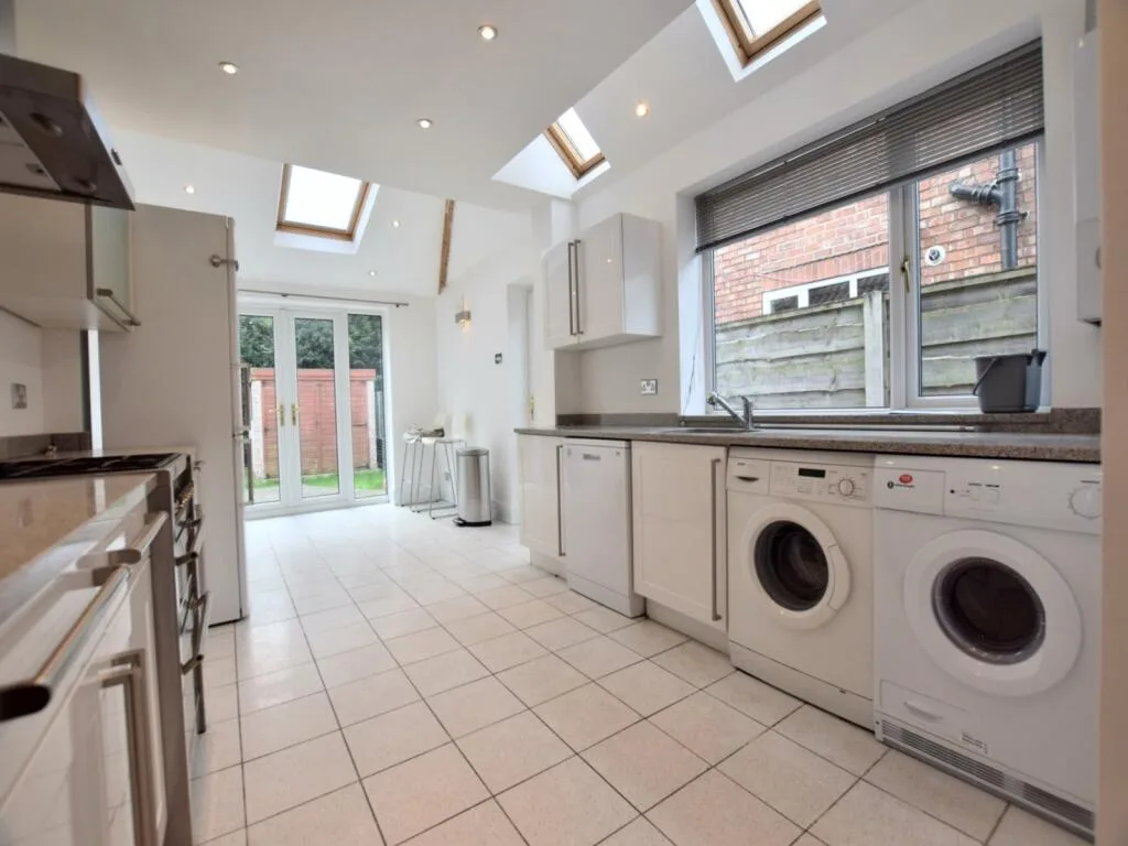 3 bedroom semi-detached house for rent