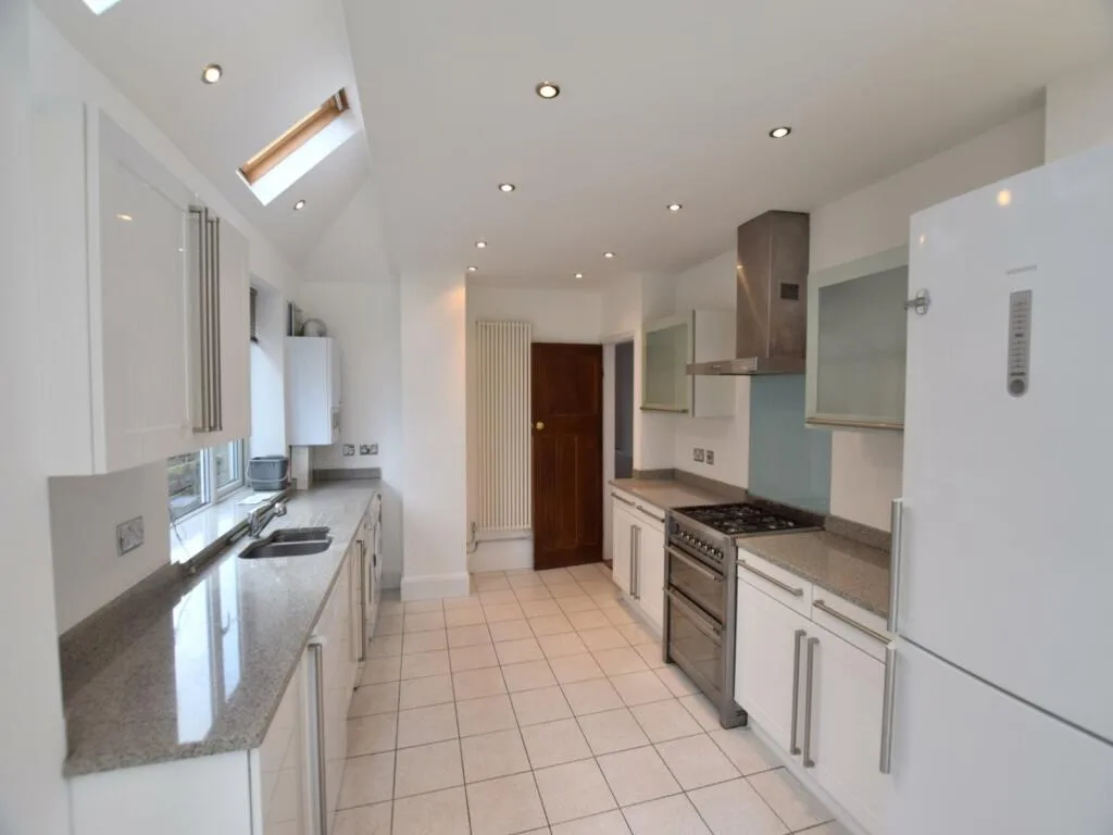3 bedroom semi-detached house for rent
