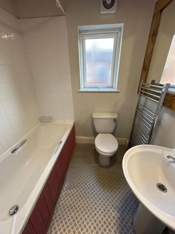 5 bedroom terraced house for rent