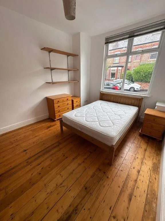 5 bedroom terraced house for rent