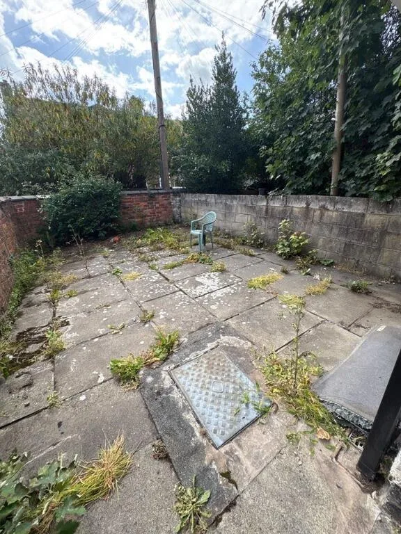 5 bedroom terraced house for rent