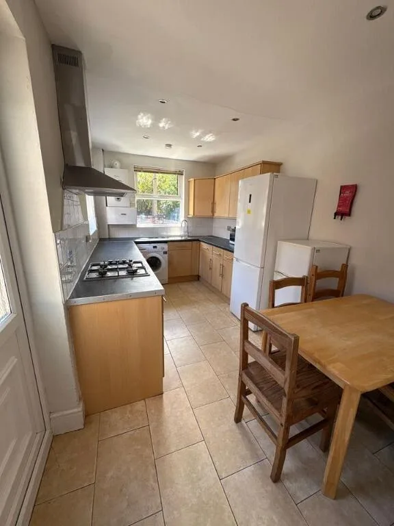 5 bedroom terraced house for rent