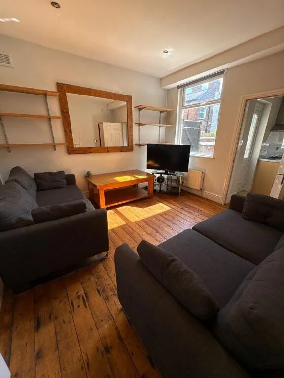 5 bedroom terraced house for rent