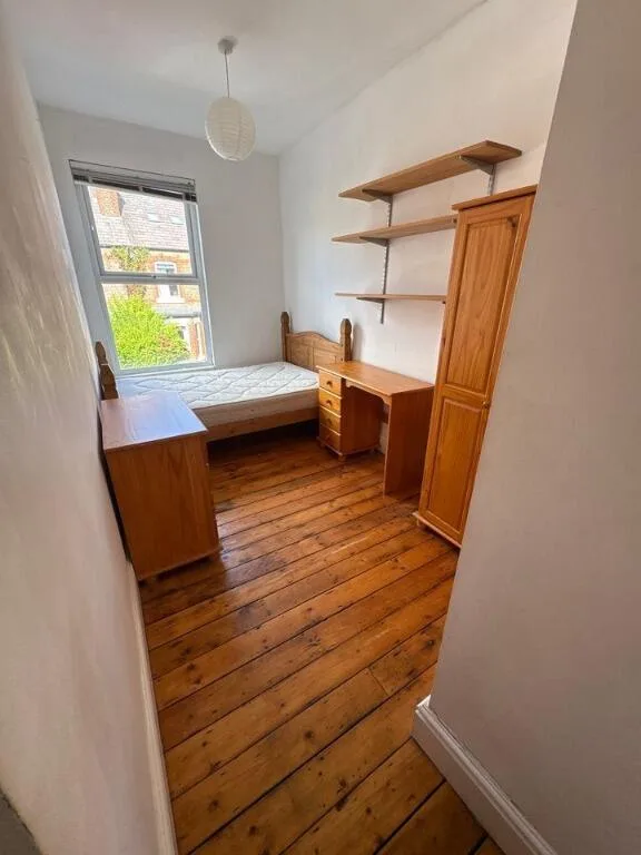 5 bedroom terraced house for rent