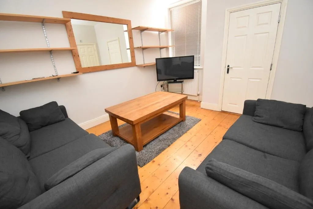 5 bedroom terraced house for rent