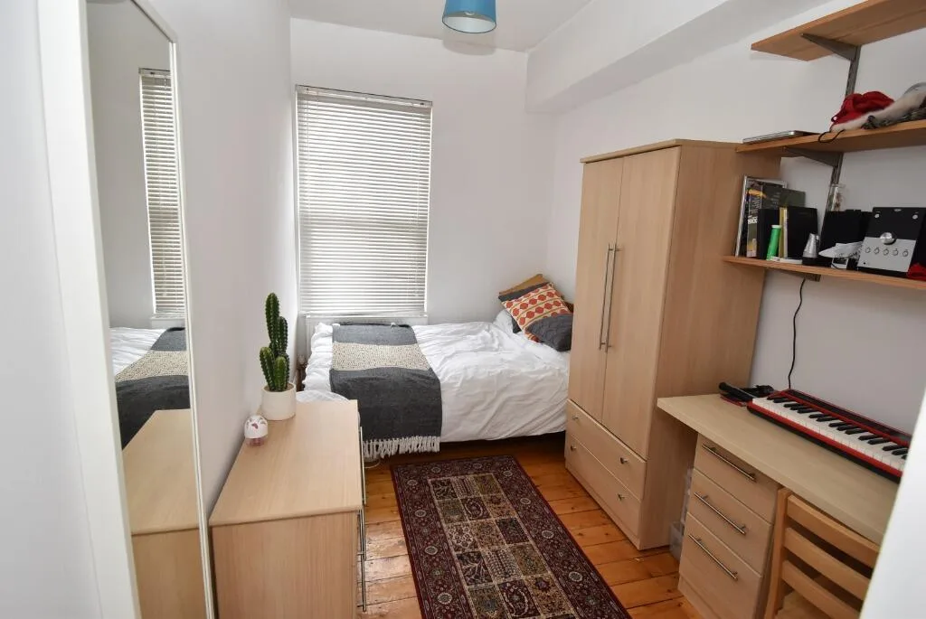 5 bedroom terraced house for rent