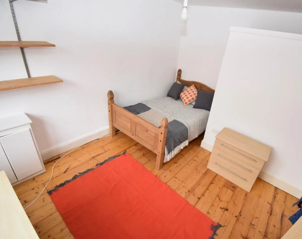 5 bedroom terraced house for rent